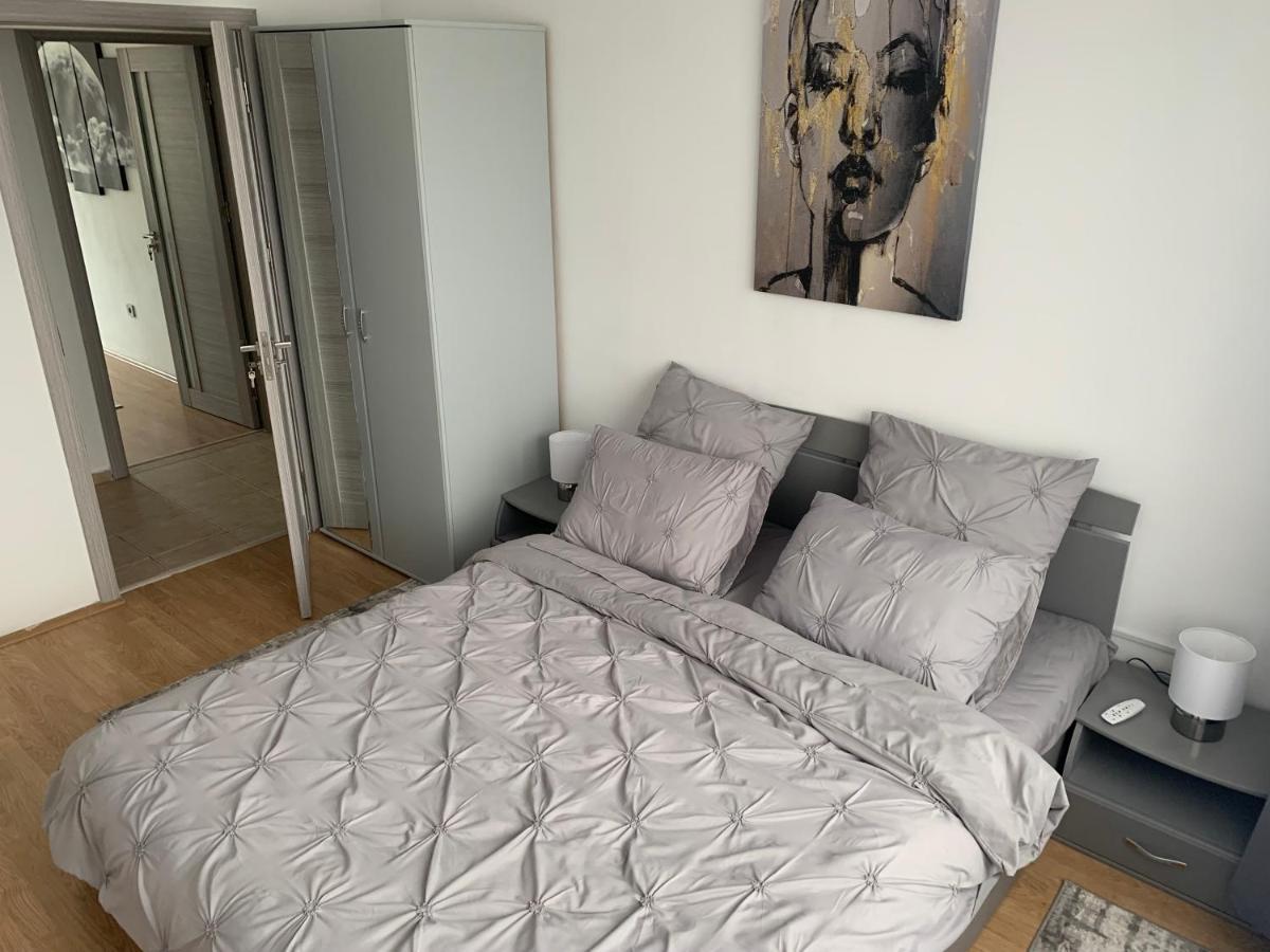 Victoriei Boulevard Private Apartment Brasov Luaran gambar