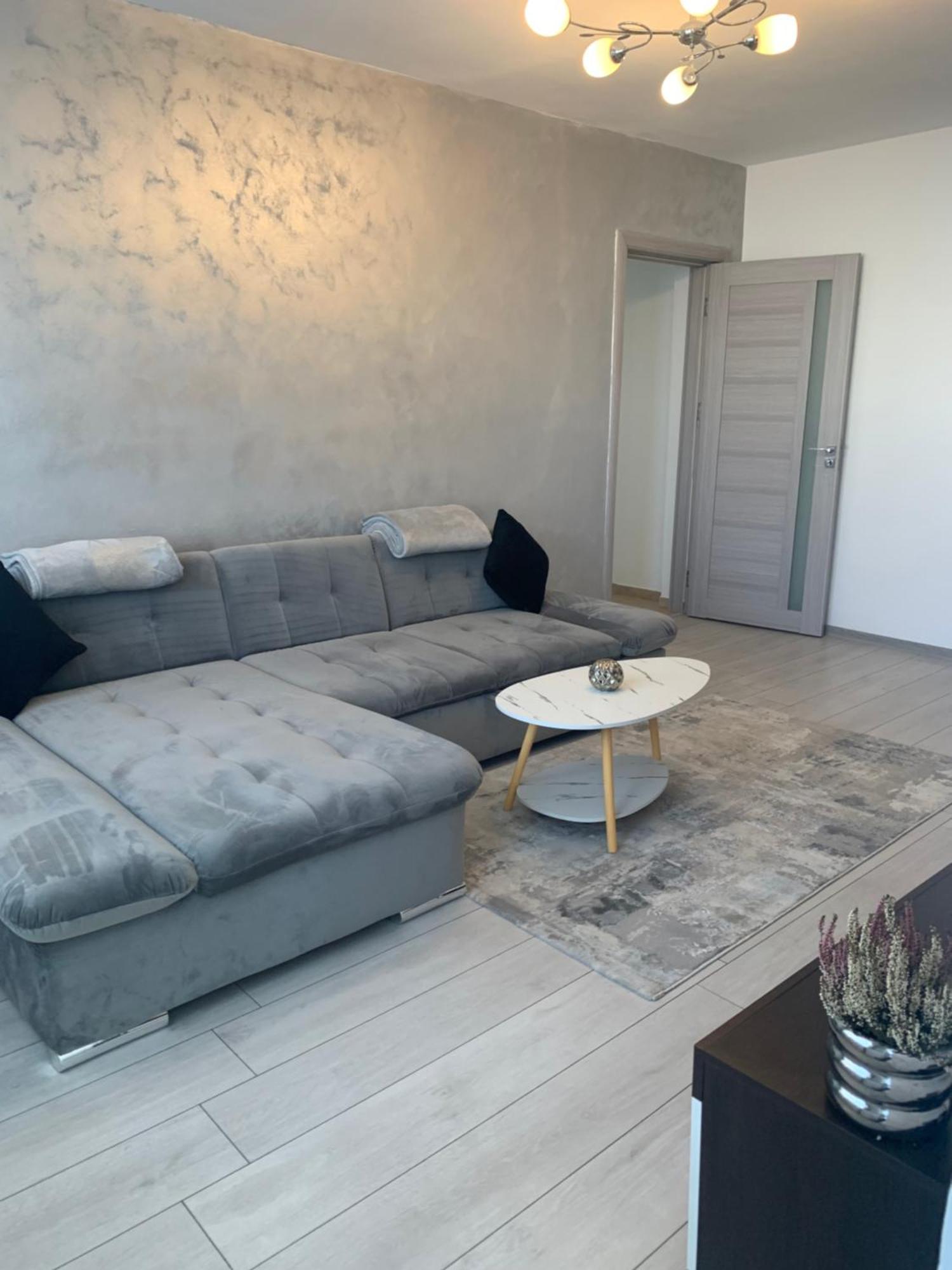 Victoriei Boulevard Private Apartment Brasov Luaran gambar