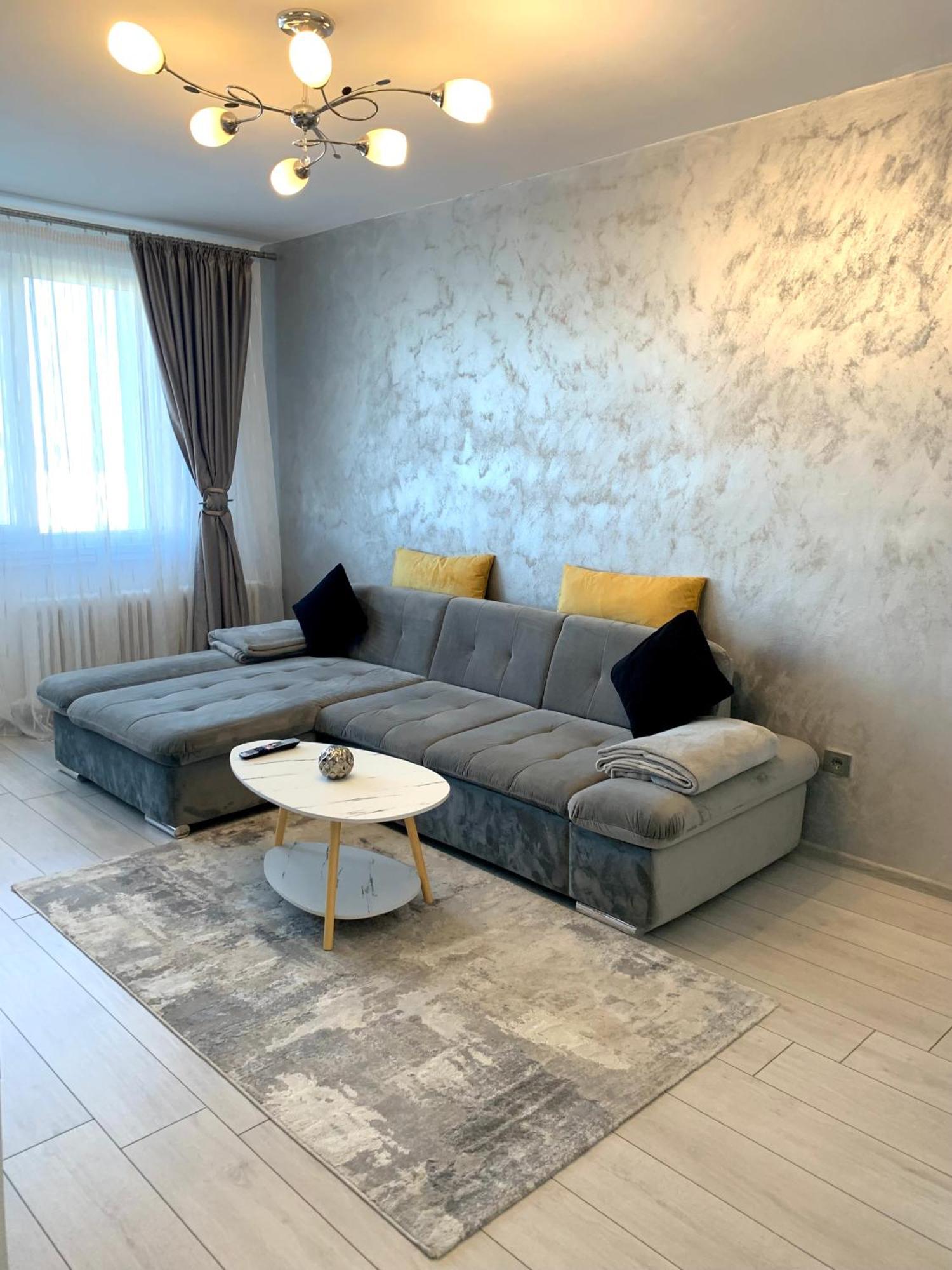 Victoriei Boulevard Private Apartment Brasov Luaran gambar